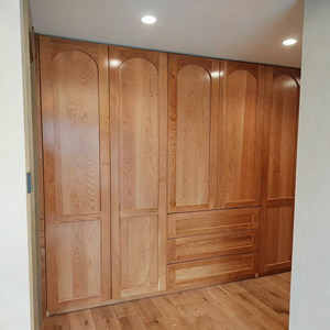 Armoire en bois moderne sans poignée BALOM, design à tirage invisible et grand rangement, meubles de chambre à coucher - Product Image 3