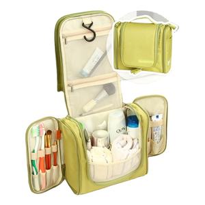 Sac de toilette suspendu personnalisé InsigniaX de bonne qualité en polyester 300D double face avec poches pour hommes, femmes et adultes - Product Image 4