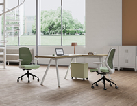 Chaise ergonomique moderne OMNI en maille nylon avec accoudoirs réglables, soutien lombaire et appui-tête pour équipe professionnelle