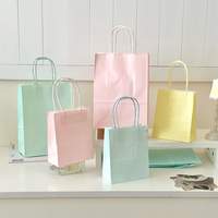 Sac en papier kraft brun classique avec poignée, vente en gros, sac cadeau biodégradable jetable pour vêtements et chaussures, très populaire