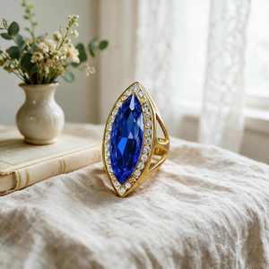 Anello Statement con Gemma Simulata a Forma di Marquise, Impermeabile, in Acciaio Inossidabile Placcato Oro, con Cristalli a Corona, Gioiello Vintage per Donna - Product Image 3