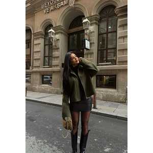 เสื้อแจ็คเก็ตผู้หญิงสีกากีพร้อมปกเสื้อเชิ้ตเสื้อคลุมด้านนอกที่ดูหรูหรา - Product Image 1