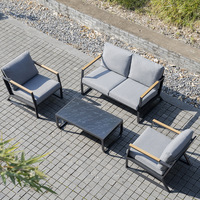 Ensemble de salon d'extérieur modulaire scandinave toutes saisons avec canapé, table basse et fauteuils imperméables et résistants au soleil pour jardin et terrasse