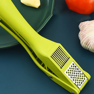 Presse multifonctionnelle pour la <span class=keywords><strong>cuisine</strong></span>, outil de <span class=keywords><strong>cuisine</strong></span> facile à nettoyer, presse-ail, râpe, outil créatif à double usage pour les légumes - Product Image 2