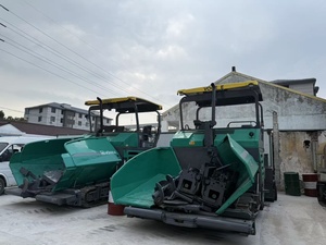 Vgele 1800-2L <b>Tracked</b> Asphalt Paver Machine Crawler Road Construction Equipment Fully Hydraulic System Deutz Engine <b>Pump</b> - Product Image 5