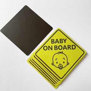 Pegatina magnética extraíble fuerte personalizada para bebé a bordo, mamá en el coche - Product Image 1