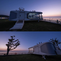 Villa préfabriquée moderne en structure acier légère, type capsule spatiale, avec panneaux sandwich, pour loisirs extérieurs, mini-maison en acier