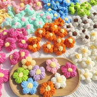 Fleurs en coton crochetées à la main, douces et réalistes, 1,6 pouce, à coudre – Décoration pour la remise des diplômes et Noël, respectueuses de l'environnement
