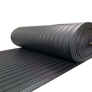 Le tapis de vache en caoutchouc laitier peut améliorer le confort des bovins laitiers et prévenir les risques de blessures - Product Image 1