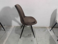 Chaise de salle à manger en velours Teddy coloré, confortable et moderne, de haute qualité, avec dossier et pieds en métal, pour la maison, le bureau ou l'appartement