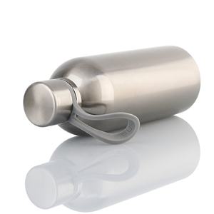 Flacons de sport isolés à double paroi en acier inoxydable avec logo personnalisé Thermos sous vide Thermos sous vide - Product Image 4