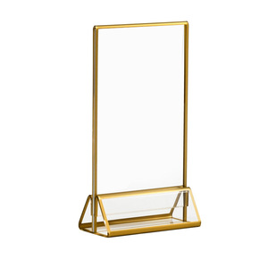 Supporto <span class=keywords><strong>per</strong></span> insegne in acrilico con bordo dorato 4x6 A4 trasparente con supporto da tavolo in <span class=keywords><strong>Plexiglass</strong></span> cornice in oro <span class=keywords><strong>per</strong></span> numeri da tavolo menu <span class=keywords><strong>per</strong></span> ufficio matrimoni - Product Image 1