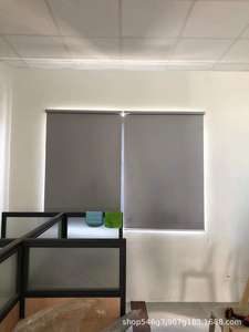 Le <span class=keywords><strong>rideau</strong></span> <span class=keywords><strong>occultant</strong></span> peut être installé <span class=keywords><strong>sans</strong></span> <span class=keywords><strong>percer</strong></span> de trous et dispose d'un volet roulant qui peut être soulevé en tirant - Product Image 2