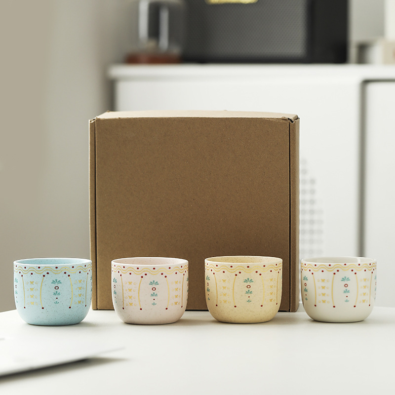 Taza de café de cerámica - Juego de cuatro tazas sencillas.