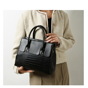 Bolsos cruzados de diseño de moda, bolsos de hombro de cuero PU de alta calidad, bolsos de mano casuales de lujo para mujer - Product Image 5