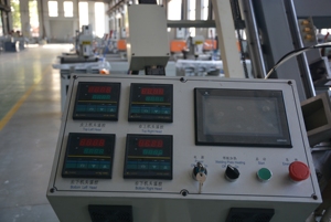 <span class=keywords><strong>CNC</strong></span> Bốn Góc Dọc Máy Hàn Cho <span class=keywords><strong>UPVC</strong></span> Cửa Làm Cửa Sổ - Product Image 6