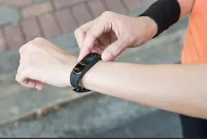 Perangkat dapat dipakai baru trendi jam tangan pintar kebugaran Band olahraga gelang cerdas kustom
