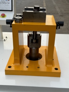 เครื่องรีดท่อแบบ<span class=keywords><strong>ก</strong></span>ึ่ง<span class=keywords><strong>อั</strong></span>ตโนมัติสำหรับการแปรรูปท่อแซก<span class=keywords><strong>โซ</strong></span><span class=keywords><strong>โฟน</strong></span>แ<span class=keywords><strong>ล</strong></span>ะฟ<span class=keywords><strong>ล</strong></span>ุต - Product Image 4