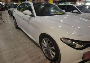 Guazi pas cher <span class=keywords><strong>prix</strong></span> Alfa Romeo <span class=keywords><strong>Giulia</strong></span> essence 2.0 <span class=keywords><strong>voiture</strong></span> d'occasion RWD 5 sièges - Product Image 2