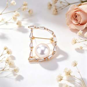 Broche en strass lettre D avec perle, boucle multifonctionnelle pour écharpe, épingle décorative pour vêtements féminins - Product Image 1