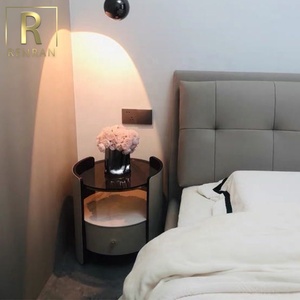 การออกแบบอิตาลีหรูหราทันสมัยหนังโต๊ะข้างเตียงไม้เฟอร์นิเจอร์ห้องนอนโต๊ะข้างเตียงด้านบนกระจกพร้อมโต๊ะเตียงเก็บของ - Product Image 5