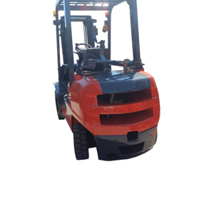 Montacargas Diésel Toyota Usado con Motor Japonés Isuzu Nissan, Capacidad de 3T, Desplazamiento Lateral, Diseño de Neumáticos Sólidos, Combustible GLP, Modelo 2024 - Product Image 1