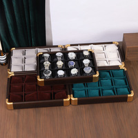 Présentoir de montres de luxe léger doré à coins arrondis 12 positions avec coussinets souples, rangement pour bracelets en flanelle et cordons, culturel