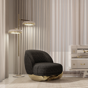 Canapé individuel moderne couleur caramel, inspiré des Cliffs, avec base incurvée, fauteuil en laiton martelé poli et revêtement en polyester - Product Image 2