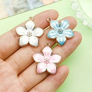 Pendentifs en alliage en forme de fleur, taille moyenne, avec finition émail, accessoires de bijouterie DIY pour créations artisanales - Product Image 2
