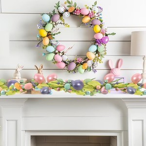Guirlande souple d'œufs de Pâques artificiels, vigne printanière pastel avec feuilles vertes pour chemin de table, chemin de table de fête, décoration de ferme et de maison - Product Image 1