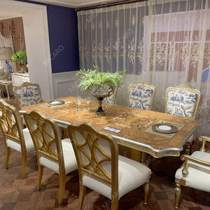 Ensemble de salle à manger en bois massif de style classique français européen antique de luxe, table et chaises - Product Image 2