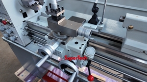 <span class=keywords><strong>Torno</strong></span> <span class=keywords><strong>de</strong></span> motor <span class=keywords><strong>de</strong></span> precisión Supertech C6241x1000, oscilación <span class=keywords><strong>de</strong></span> 410mm, cama <span class=keywords><strong>de</strong></span> 1000mm, velocidad variable <span class=keywords><strong>de</strong></span> 45-1800 RPM, husillo MT6 - Product Image 3