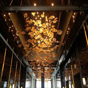 Lustre en verre ambré personnalisé de luxe, installation artistique moderne, <span class=keywords><strong>luminaire</strong></span> suspendu pour hall d'hôtel et restaurant - Product Image 3
