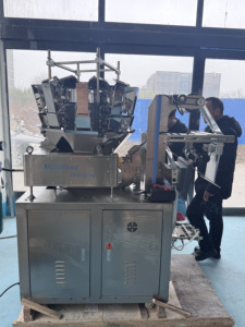 Machine d'emballage automatique multifonctionnelle pour le conditionnement de petits sachets en plastique, idéale pour les épices, les poudres, les céréales, le thé, le café et les produits alimentaires. - Product Image 4
