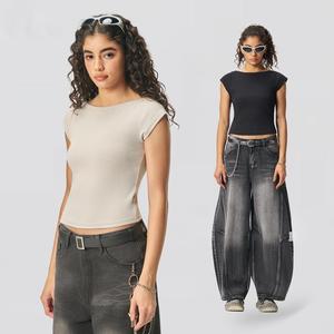 T-shirt court rétro en jersey tricoté brodé, coupe slim, style streetwear décontracté pour femme, avec épaulettes croisées et nœuds style Spice Girls - Product Image 4