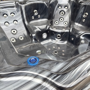 Baignoire de <span class=keywords><strong>spa</strong></span> extérieure de luxe créant une expérience de bien-être et de relaxation privée dans la cour à la maison - Product Image 5