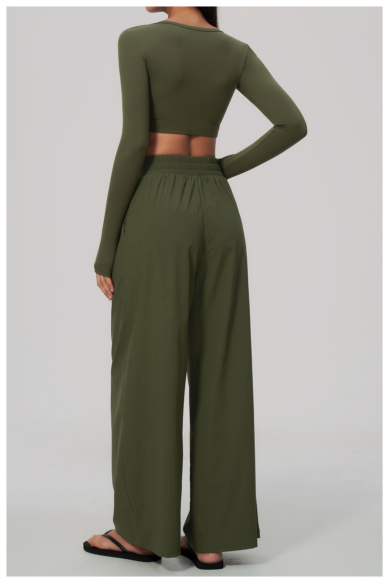 2-Piece Pockets Activewear Set: side profile showing stretch, rise and leg-opening fit