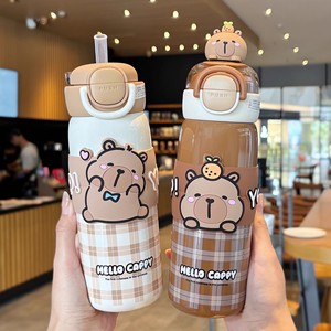 Termo Hello Cappy de 500 ml con diseño a cuadros y tapa de presión con dije de oso, ideal para estudiantes y regalos. - Product Image 2
