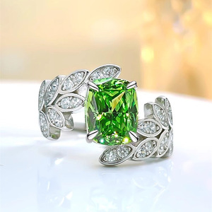 Anello a foglia floreale intrecciata da donna, gioiello fresco e alla moda per le dita - Product Image 1