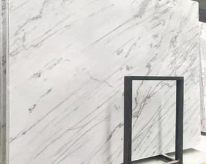 Dalles et carreaux de marbre poli moderne en pierre naturelle Goldtop GuangXi avec veines dorées et noires pour usage hôtelier - Product Image 5