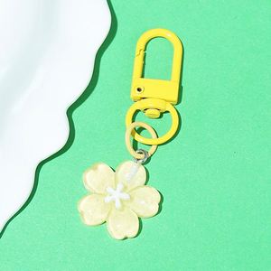 Breloques de sac imperméables pour femmes et filles, porte-clés en résine en forme de fleur de cerisier, breloques de clés en plastique - Product Image 5