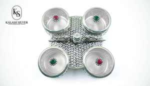 Elegante Juego de Cuatro Recipientes de Plata Pura para Kumkum, Haldi y Chawal con Base Decorativa, Artículo Tradicional para Pooja en el Templo del Hogar - Product Image 2