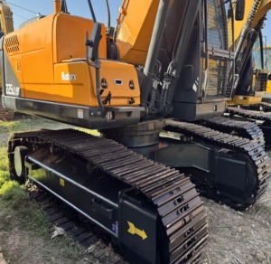Excavatrice hydraulique d'occasion d'origine japonaise 25 tonnes HITACHI R225LC R220LC Modèle 2024 Équipée d'une cabine fermée confortable et d'une pompe à engrenages - Product Image 5