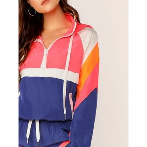 Ensemble deux pièces personnalisé pour femme : short et veste coupe-vent respirante imprimée color block avec doublure en Spandex/Nylon – Vente en gros - Product Image 4