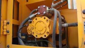 Pelle pelleteuse multifonction sur chenilles originale de la Corée Hyundai 150 à haut rendement Hyundai en bon état en vente - Product Image 6