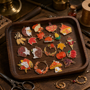 Portachiavi Personalizzato in Lega di Zinco con Smalto Morbido a Tema Autunnale e del Ringraziamento: Tacchino, Zucca, Foglia d'Acero, Scoiattolo - Ornamento Festivo Autunnale - Product Image 6