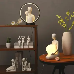 घरेलू चरित्र महिला मूर्ति नॉर्डिक मिनिमलिस्ट बेडरूम सजावट कला शिल्प राल सार लेडी डेस्क मूर्ति लाइट लैंप