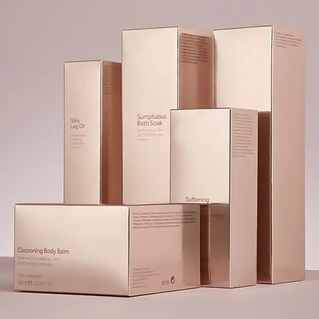 Logo imprimé, vernis mat, nouvel ensemble de cosmétiques, boîtes d'emballage de luxe pour boîtes de soins de la peau, boîte en gaufrage en feuille d'impression personnalisée