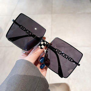 Gafas de sol polarizadas unisex Qianai, montura blanca, lentes marrones, protección UV400, diseño cuadrilateral I5-22015 - Product Image 4