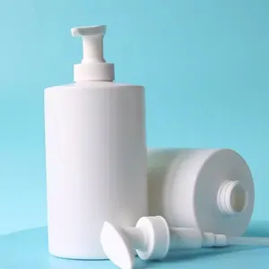 White Plastic Shower Gel Bottle 500ml with Pump HDPE Round Flat Shoulder Container Shampoo and Conditioner Bottles Wholesale